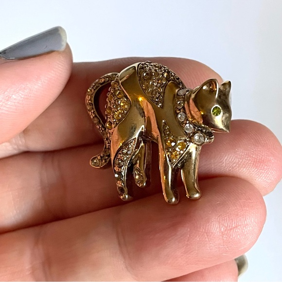 Vintage goldtone cat brooch pin arched back rhinestones cat lady - Picture 3 of 12